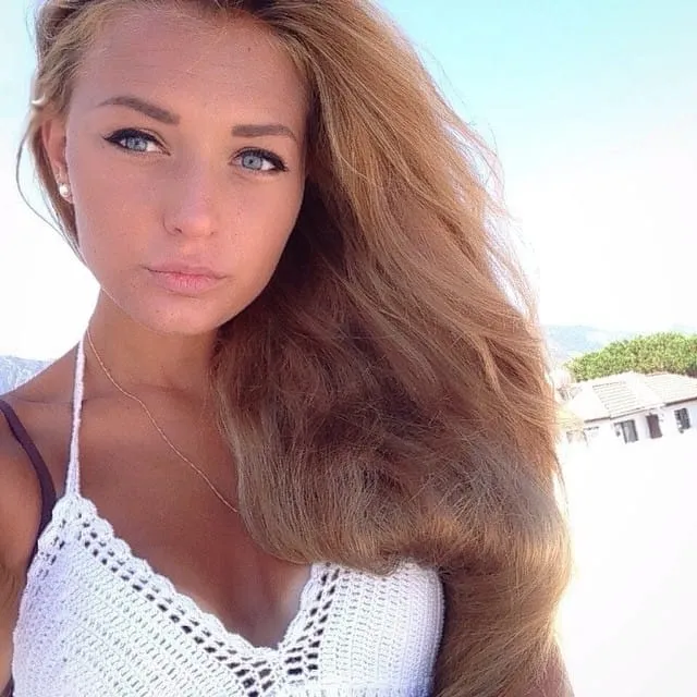 Yasmina, 23 años — follamigas en la Nova Esquerra de l'Eixample