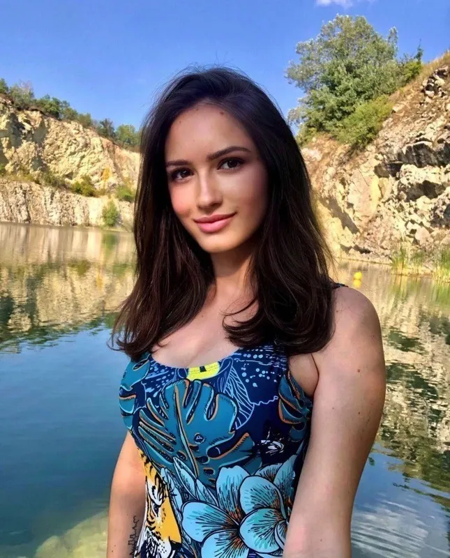 Sarai, 22 años — follamigas en Adelfas