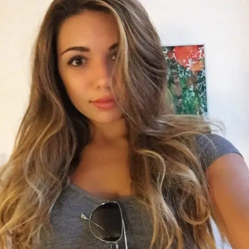 Tessa, 23 años — follamigas en Valencia