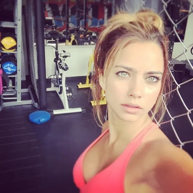 Cynthia, 28 años — follamigas en Elche