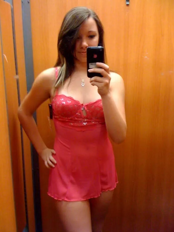 Suri, 22 años — follamigas en Valencia