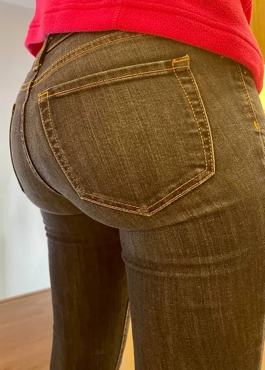 Tania, 27 años — follamigas en Valencia